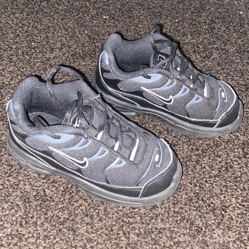 Nike Max Air, black, kids US size 9c